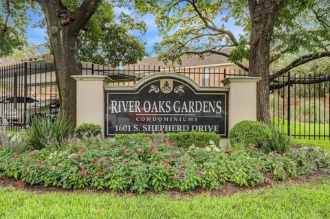1601 S Shepherd Drive #207