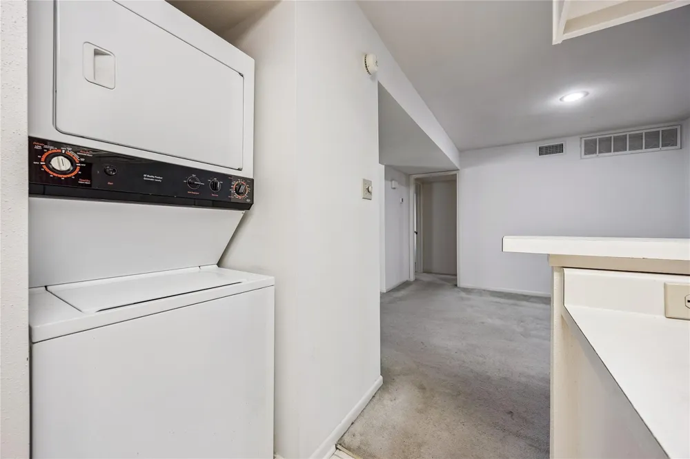 1601 S Shepherd Drive #207 Houston, TX 77019