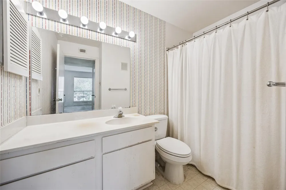 1601 S Shepherd Drive #207 Houston, TX 77019