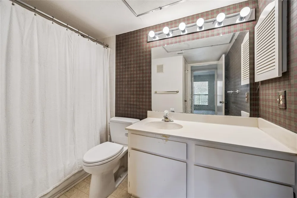 1601 S Shepherd Drive #207 Houston, TX 77019