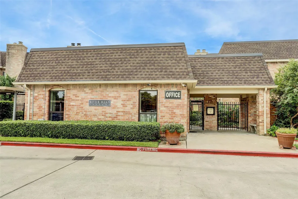 1601 S Shepherd Drive #207 Houston, TX 77019