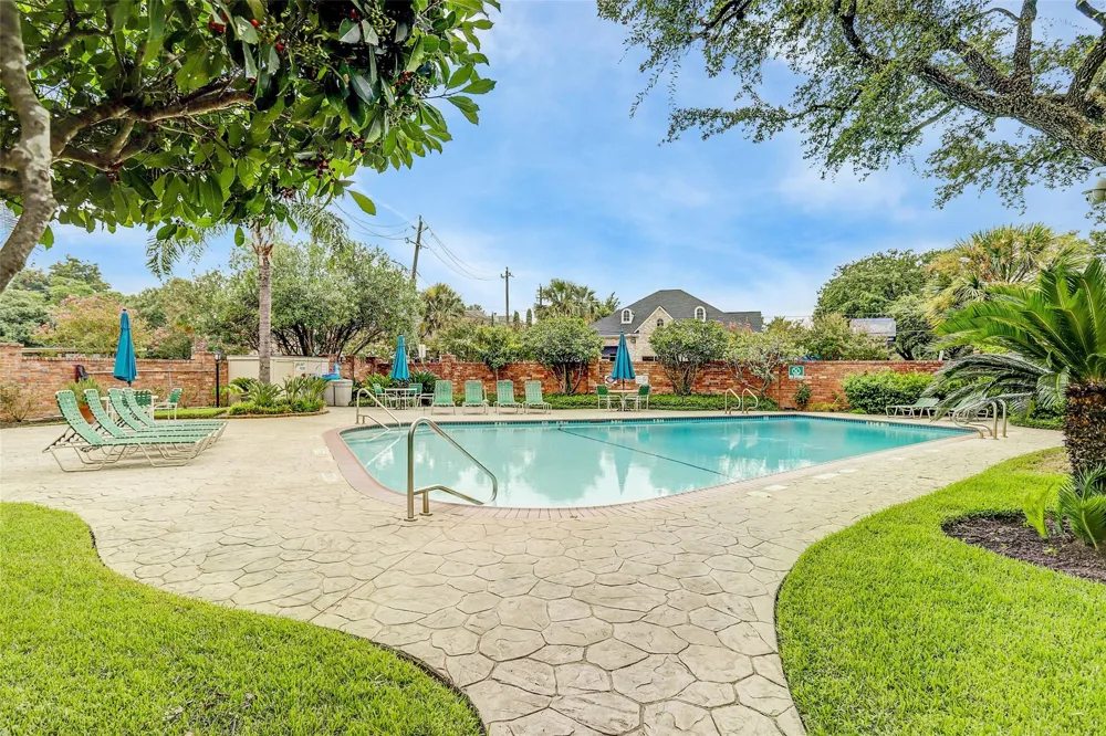 1601 S Shepherd Drive #207 Houston, TX 77019
