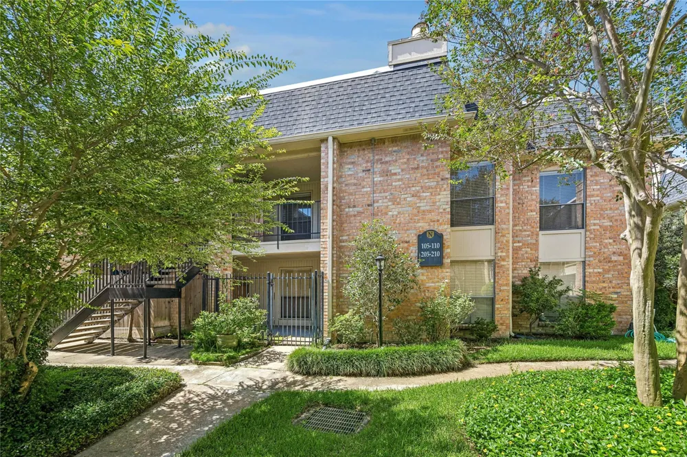 1601 S Shepherd Drive #207 Houston, TX 77019