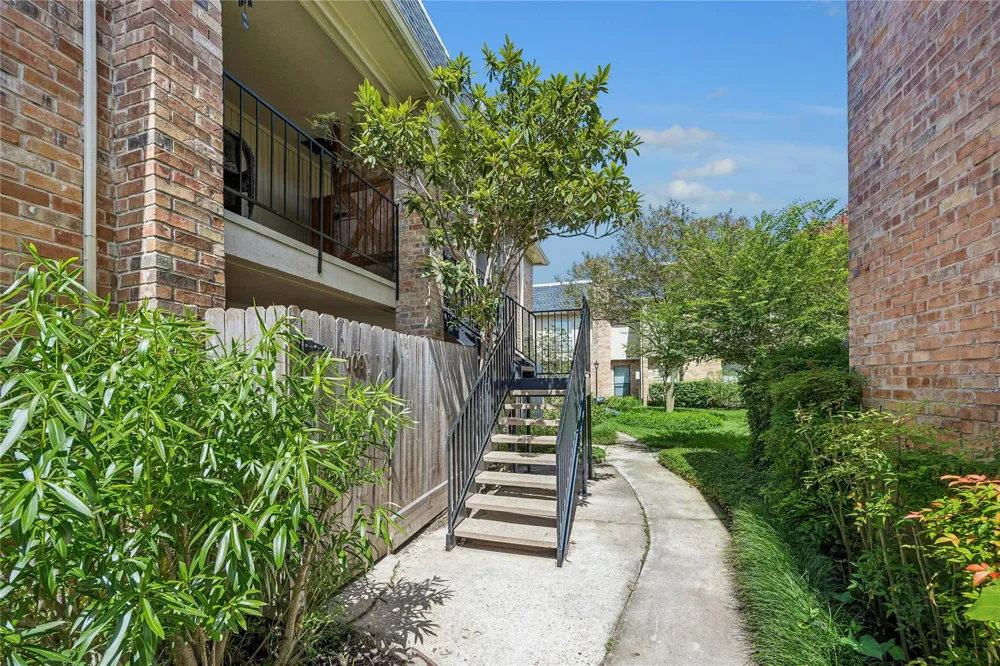 1601 S Shepherd Drive #207 Houston, TX 77019