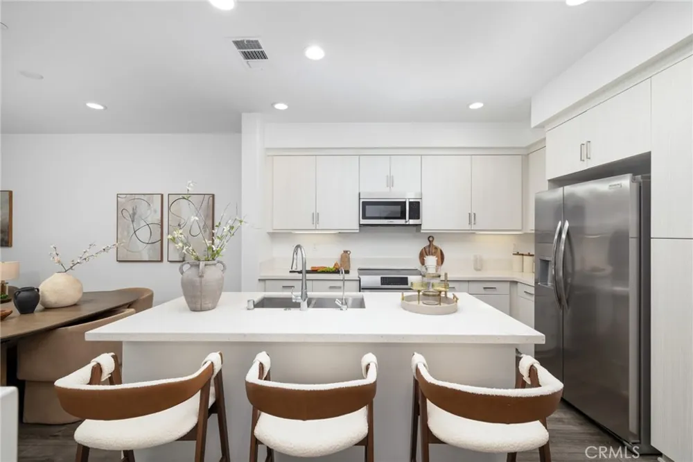 419 Falcon Place Covina, CA 91723