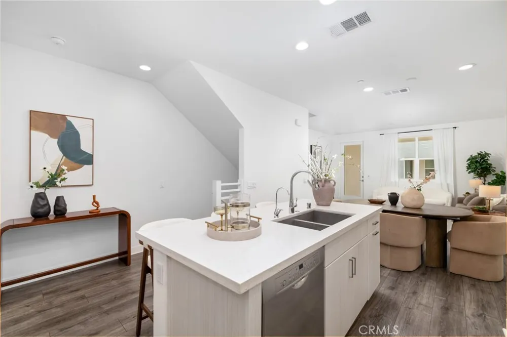 419 Falcon Place Covina, CA 91723