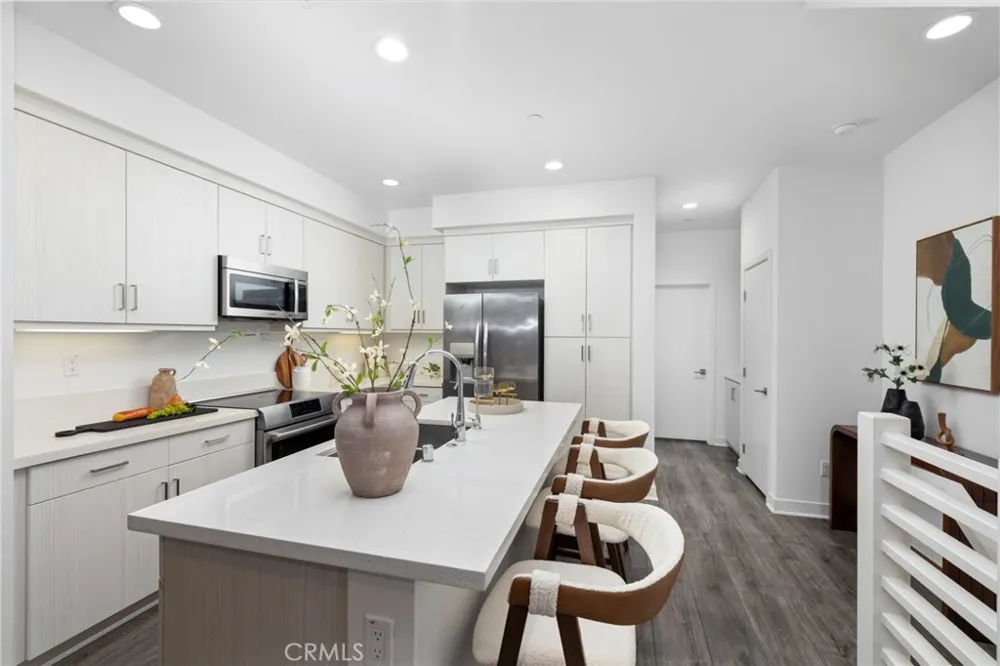 419 Falcon Place Covina, CA 91723