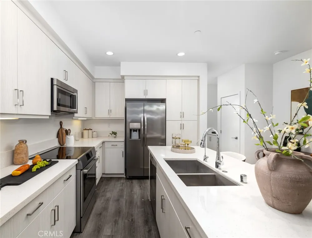 419 Falcon Place Covina, CA 91723