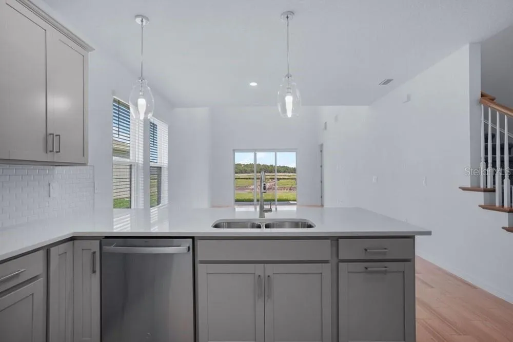735 STEEL DRIVE Apollo Beach, FL 33572