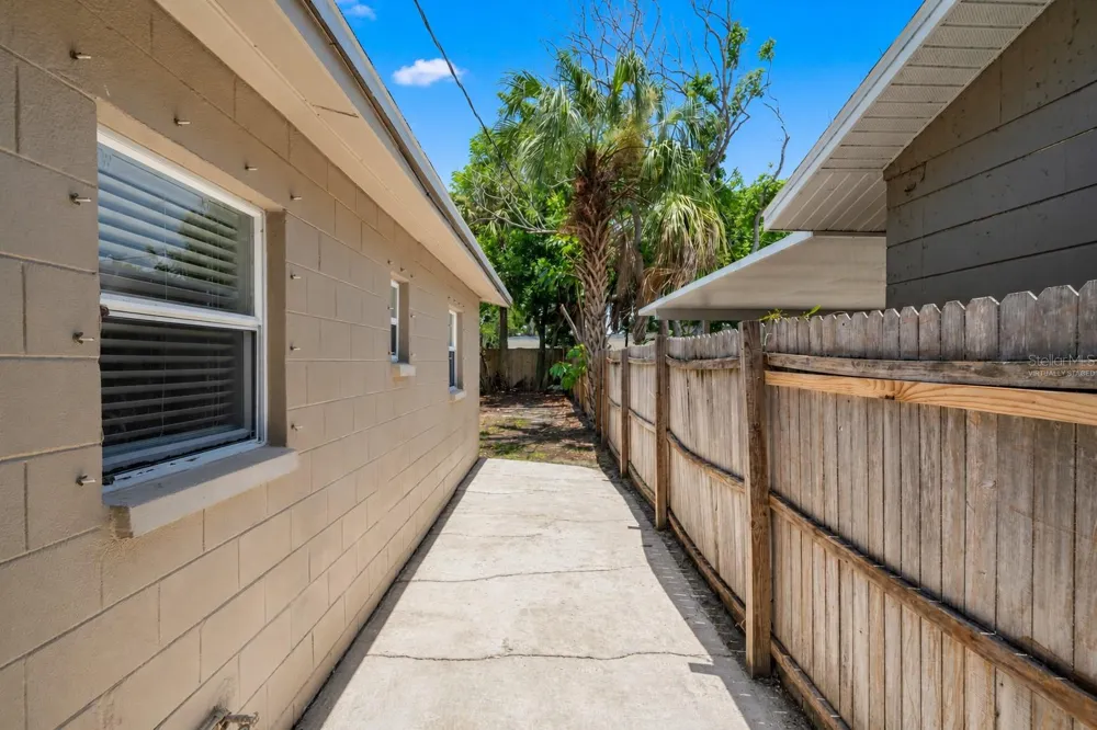 4247 HELENA STREET NE St Petersburg, FL 33703