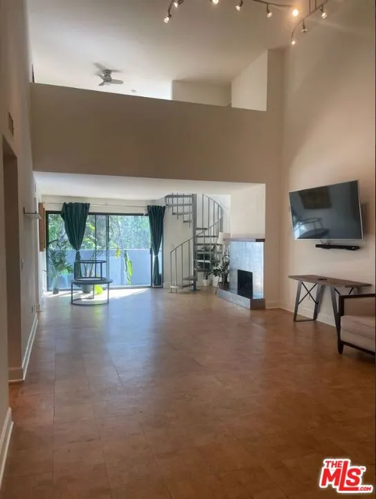 1940 Highland Avenue #81 Los Angeles, CA 90068