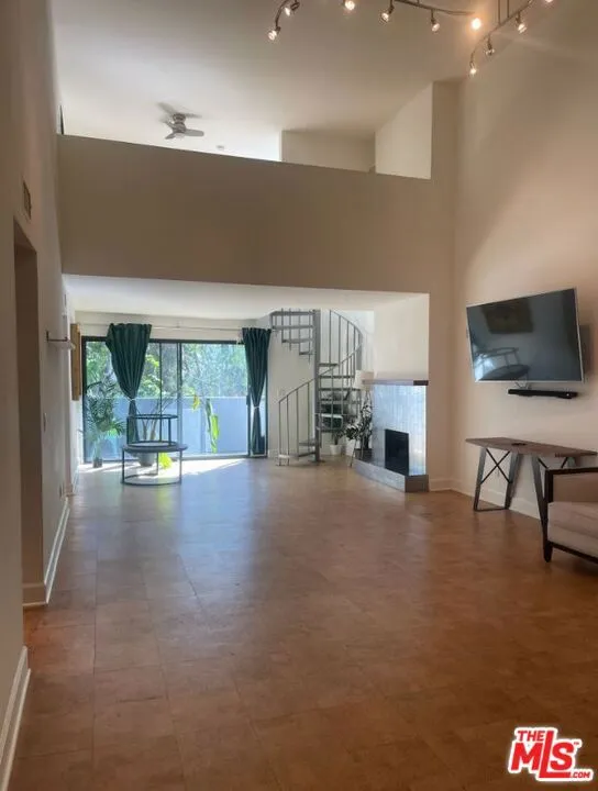 1940 Highland Avenue #81 Los Angeles, CA 90068