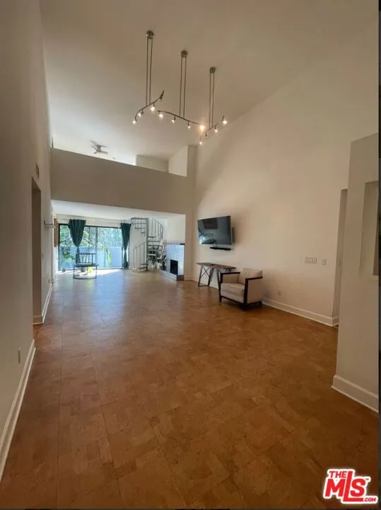 1940 Highland Avenue #81 Los Angeles, CA 90068
