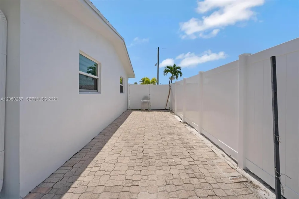 309 SE 3rd Ter Deerfield Beach, FL 33441