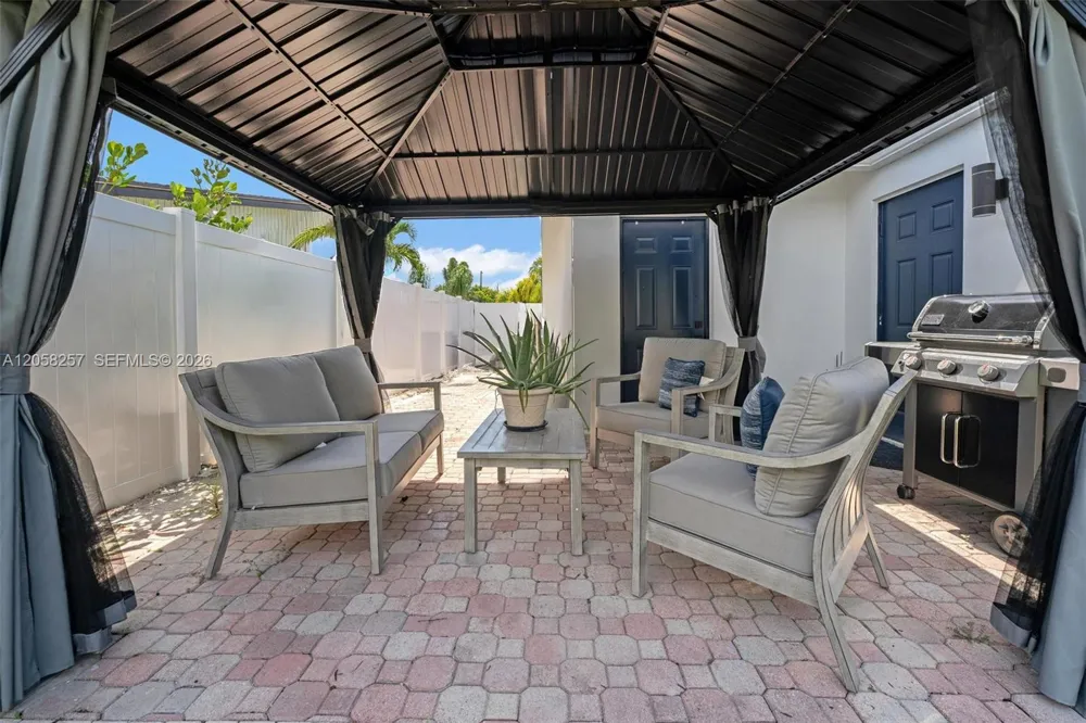 309 SE 3rd Ter Deerfield Beach, FL 33441