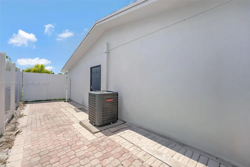 309 SE 3rd Ter Deerfield Beach, FL 33441
