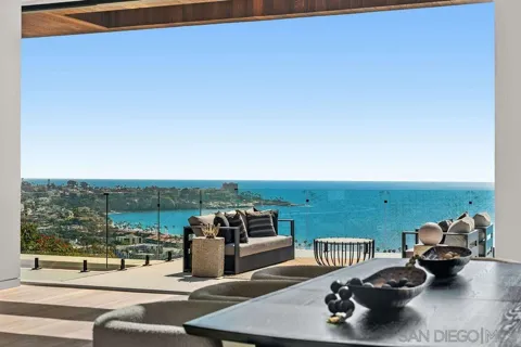 8421 Whale Watch Way