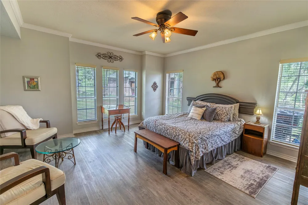 601 Piney Creek Road Bellville, TX 77418