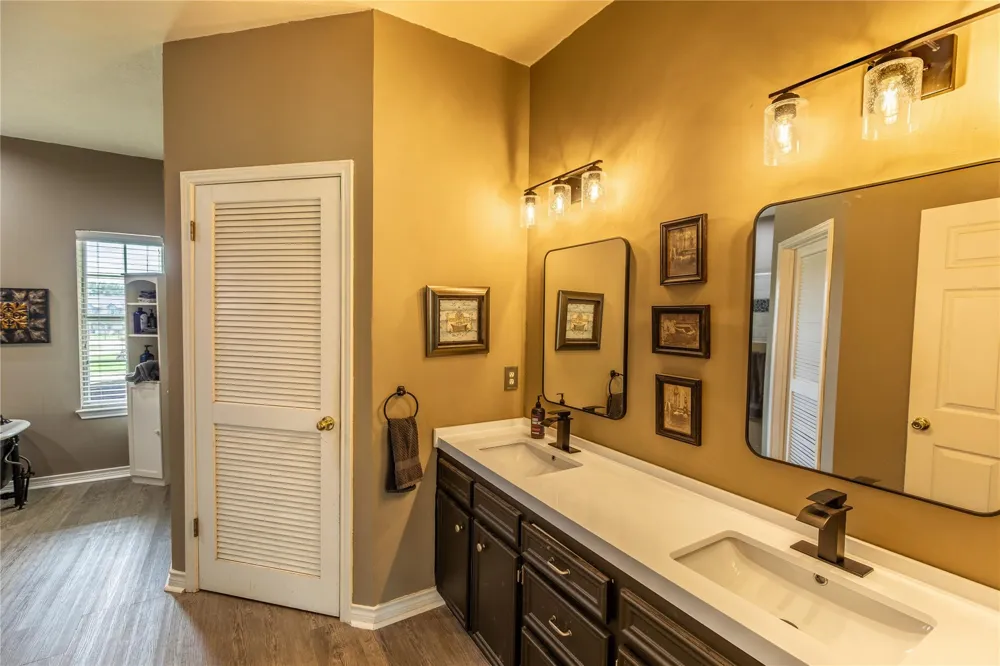 601 Piney Creek Road Bellville, TX 77418