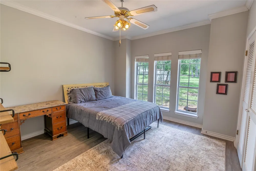 601 Piney Creek Road Bellville, TX 77418