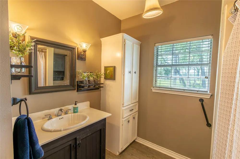 601 Piney Creek Road Bellville, TX 77418