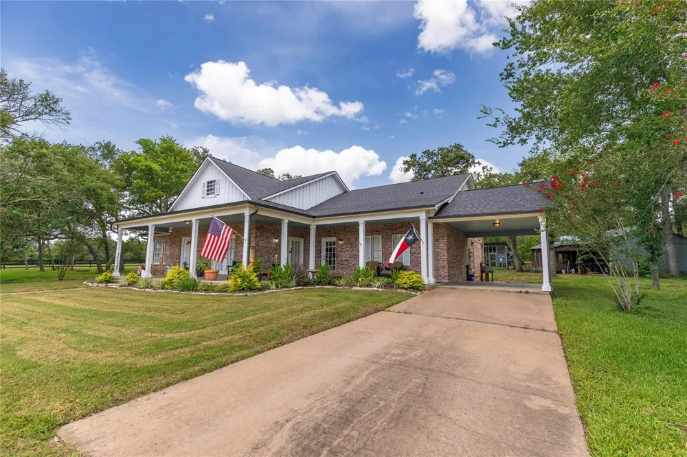601 Piney Creek Road Bellville, TX 77418