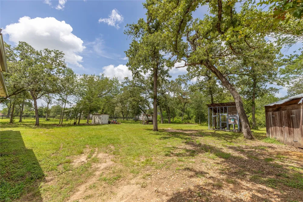 601 Piney Creek Road Bellville, TX 77418