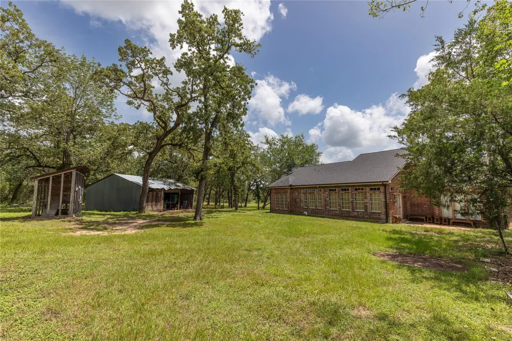 601 Piney Creek Road Bellville, TX 77418