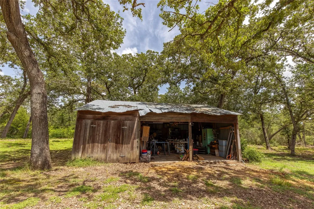 601 Piney Creek Road Bellville, TX 77418