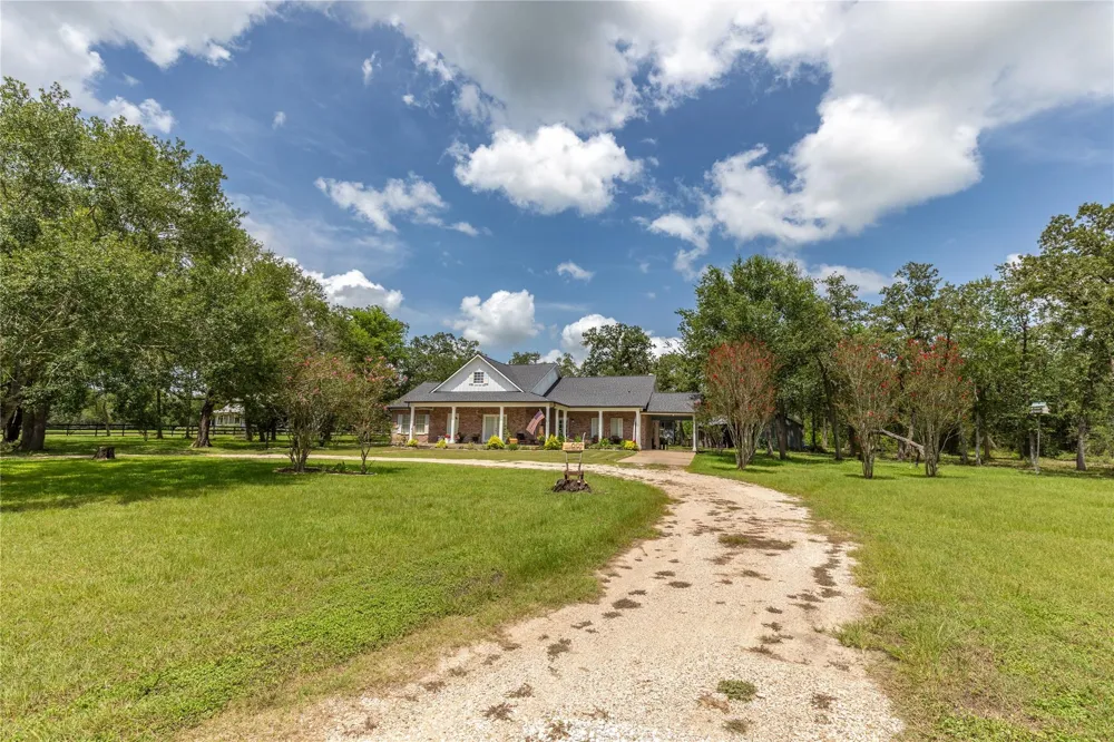 601 Piney Creek Road Bellville, TX 77418