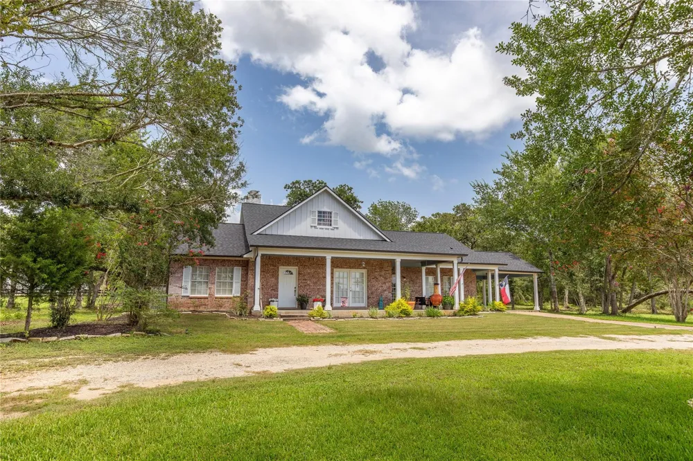 601 Piney Creek Road Bellville, TX 77418