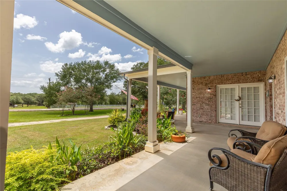 601 Piney Creek Road Bellville, TX 77418
