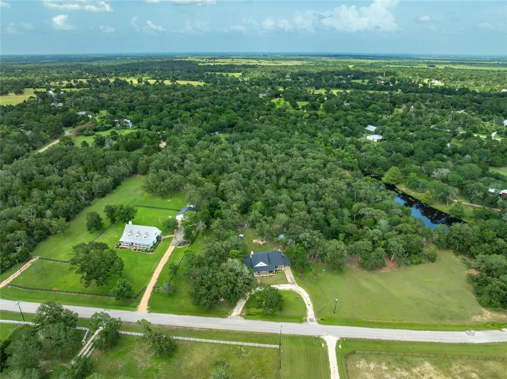 601 Piney Creek Road Bellville, TX 77418