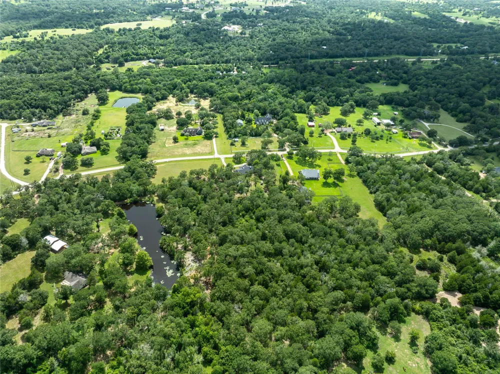 601 Piney Creek Road Bellville, TX 77418
