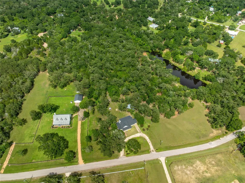 601 Piney Creek Road Bellville, TX 77418