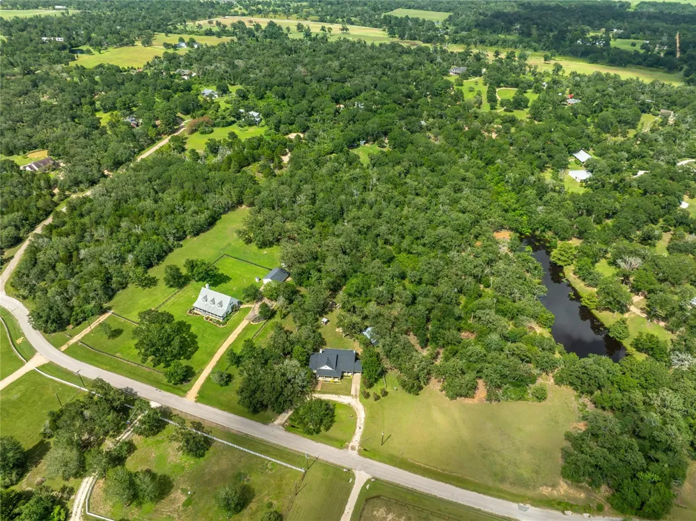 601 Piney Creek Road Bellville, TX 77418