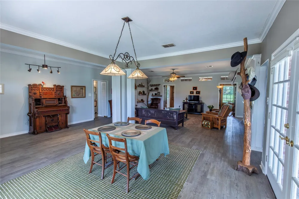 601 Piney Creek Road Bellville, TX 77418