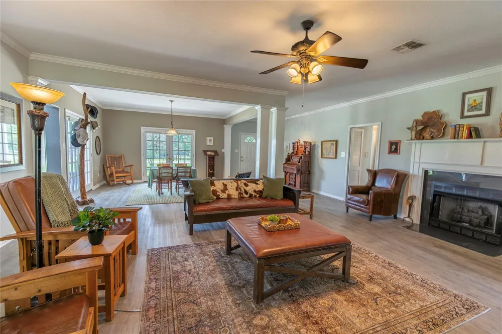 601 Piney Creek Road Bellville, TX 77418