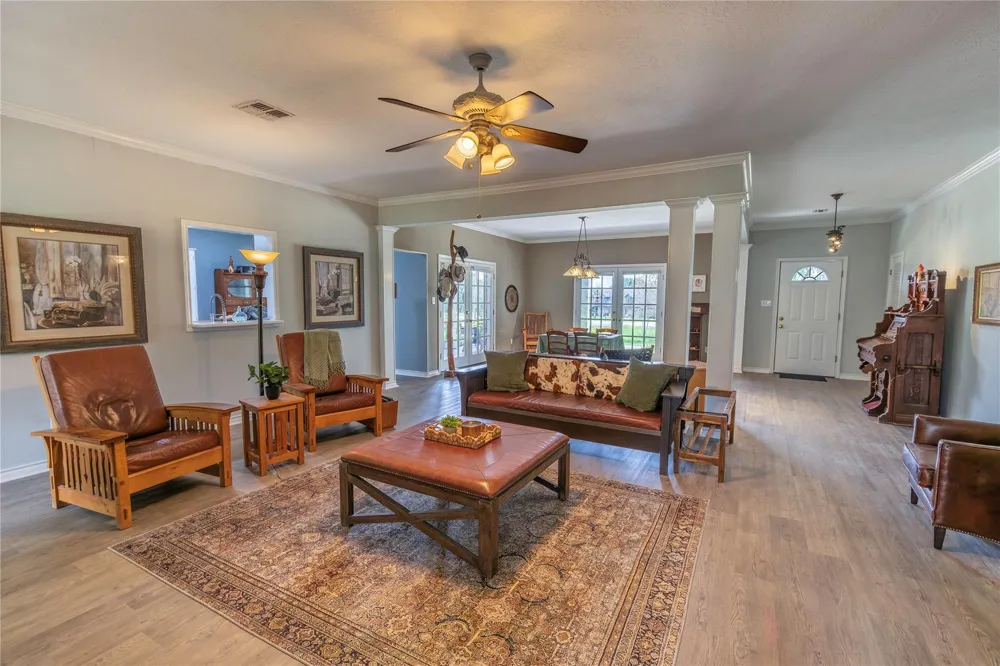 601 Piney Creek Road Bellville, TX 77418