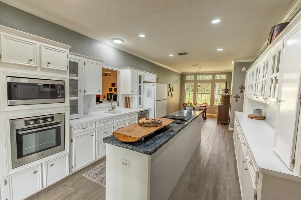 601 Piney Creek Road Bellville, TX 77418