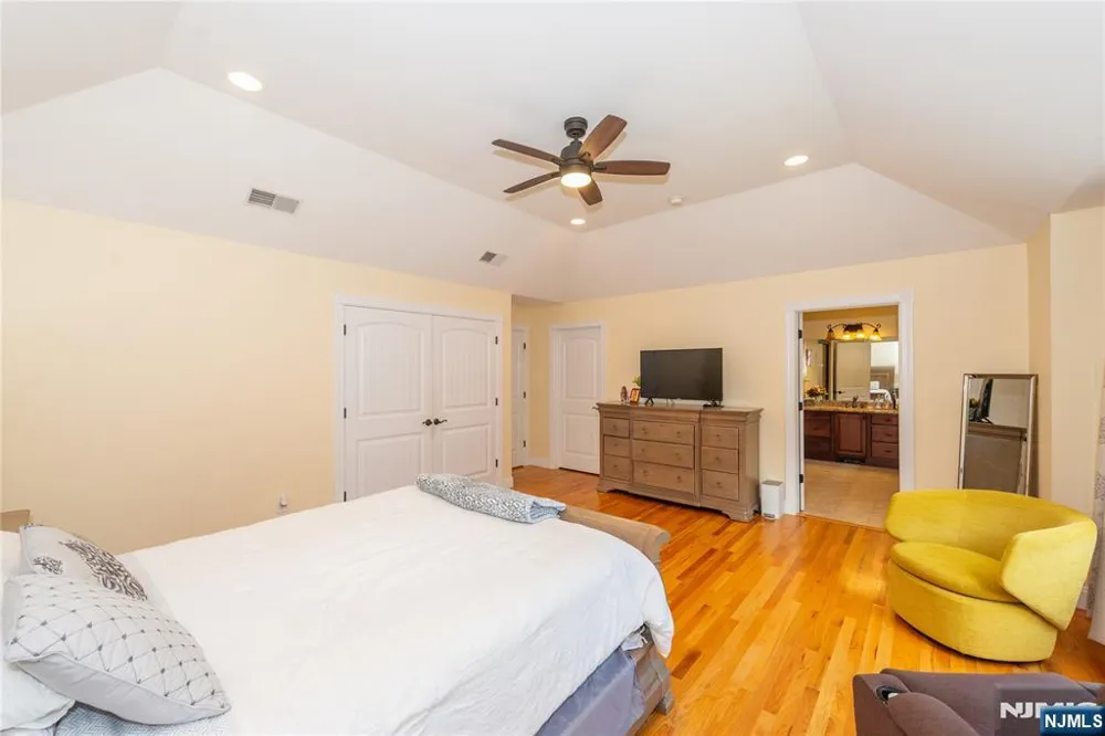 4 Kingsberry Avenue Westwood, NJ 07675