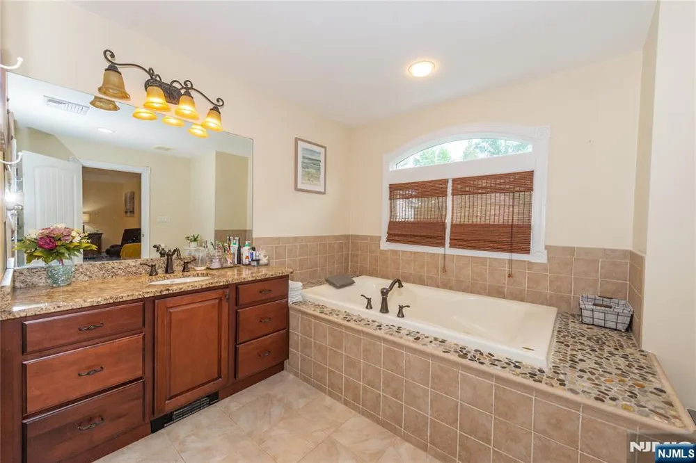 4 Kingsberry Avenue Westwood, NJ 07675