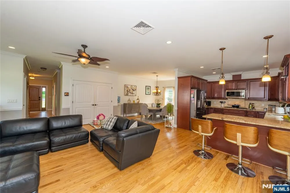 4 Kingsberry Avenue Westwood, NJ 07675