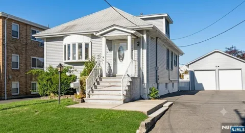 887 Schuyler Avenue