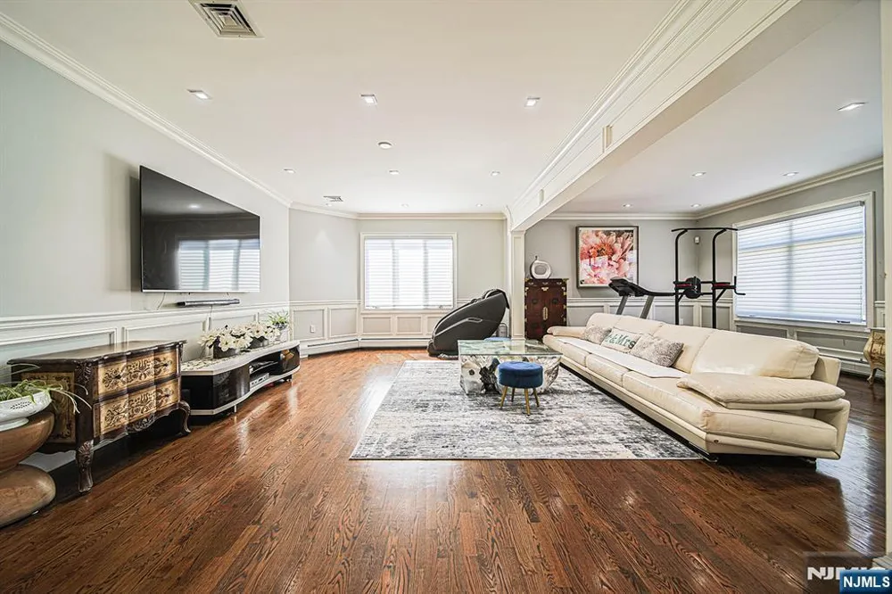897 Virgil Avenue Ridgefield, NJ 07657