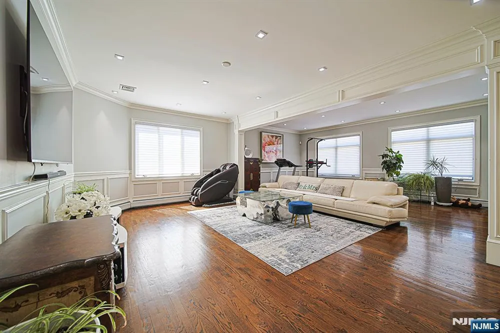 897 Virgil Avenue Ridgefield, NJ 07657