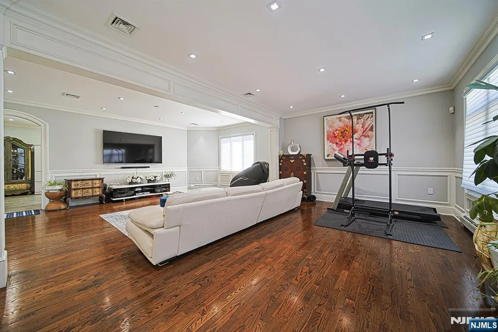897 Virgil Avenue Ridgefield, NJ 07657