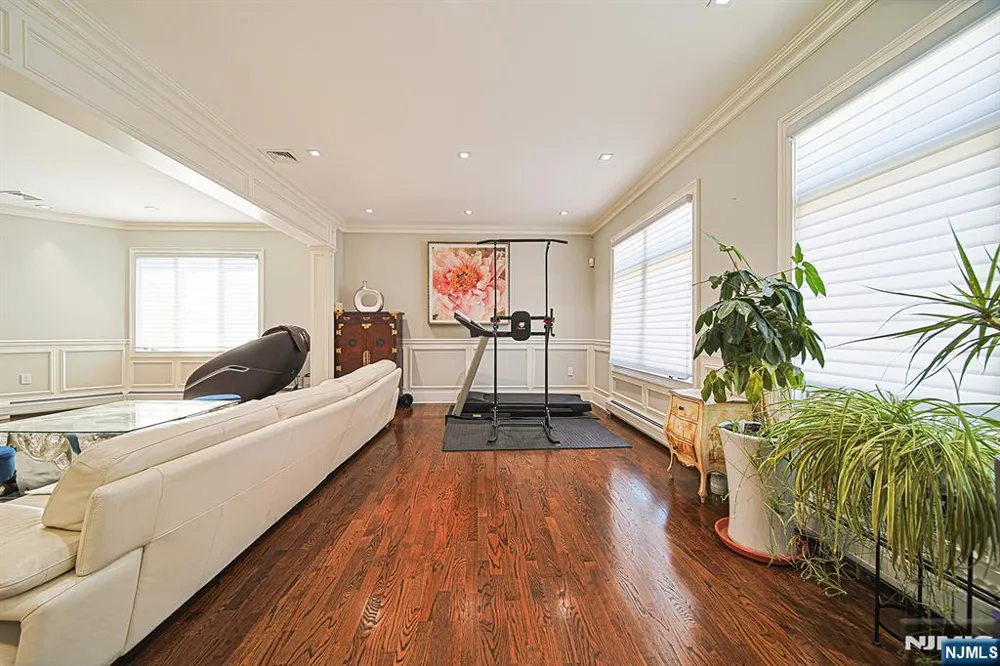 897 Virgil Avenue Ridgefield, NJ 07657