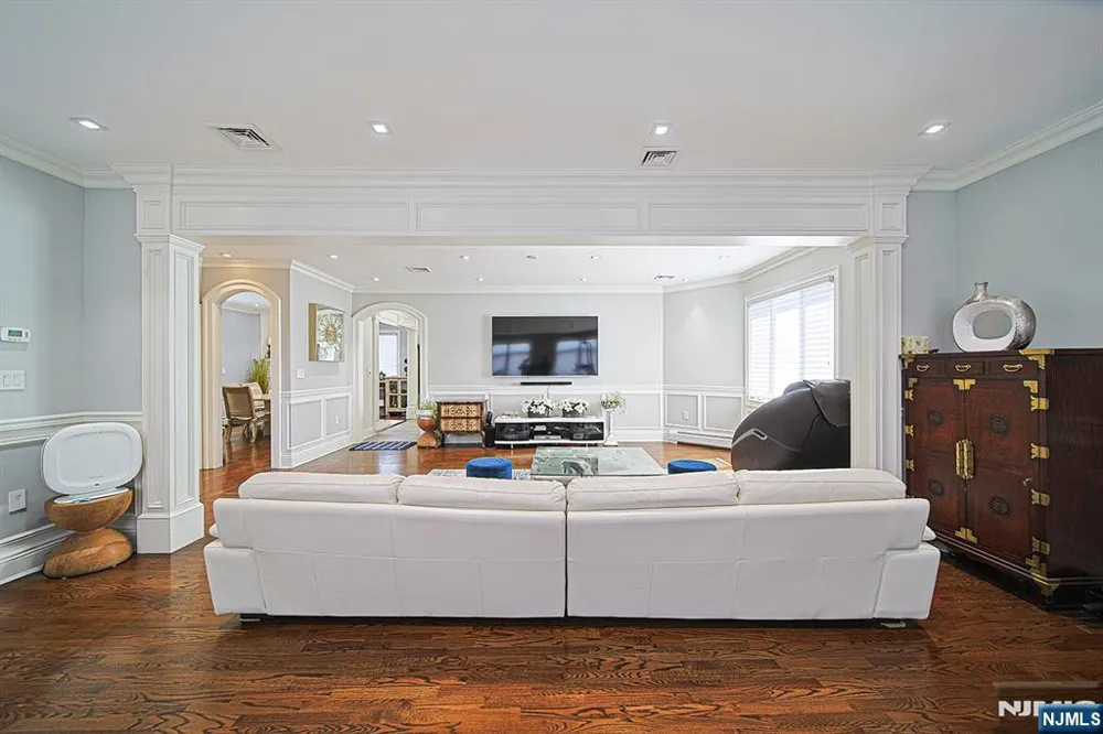 897 Virgil Avenue Ridgefield, NJ 07657