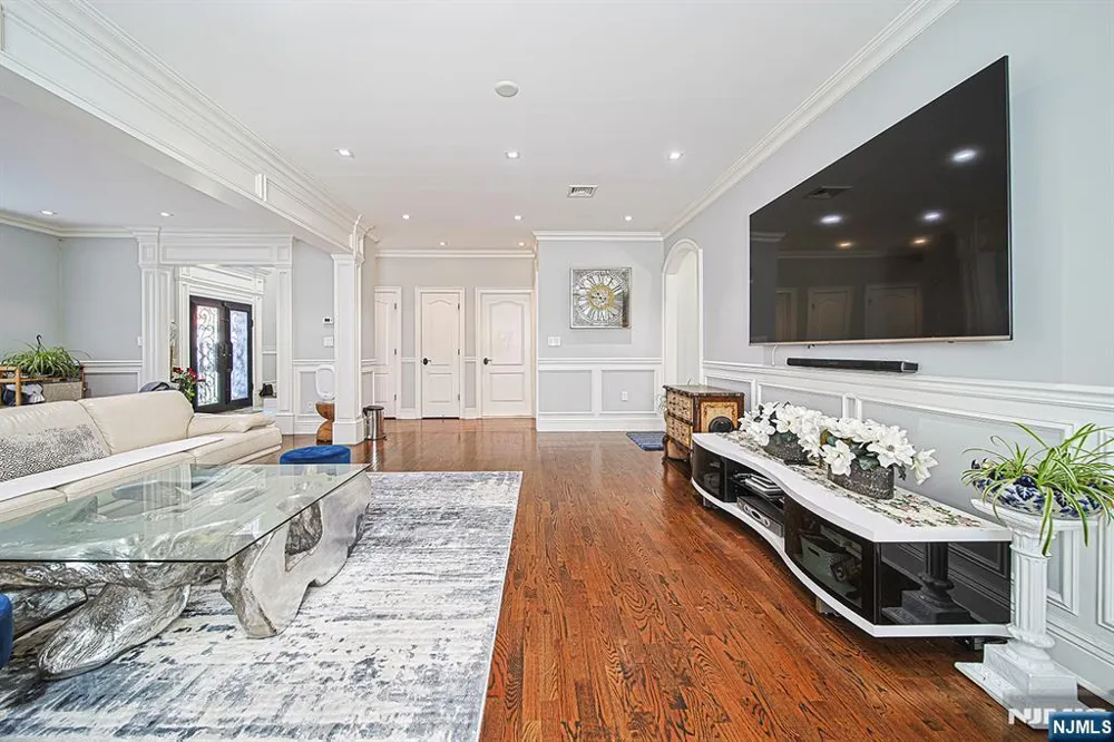 897 Virgil Avenue Ridgefield, NJ 07657